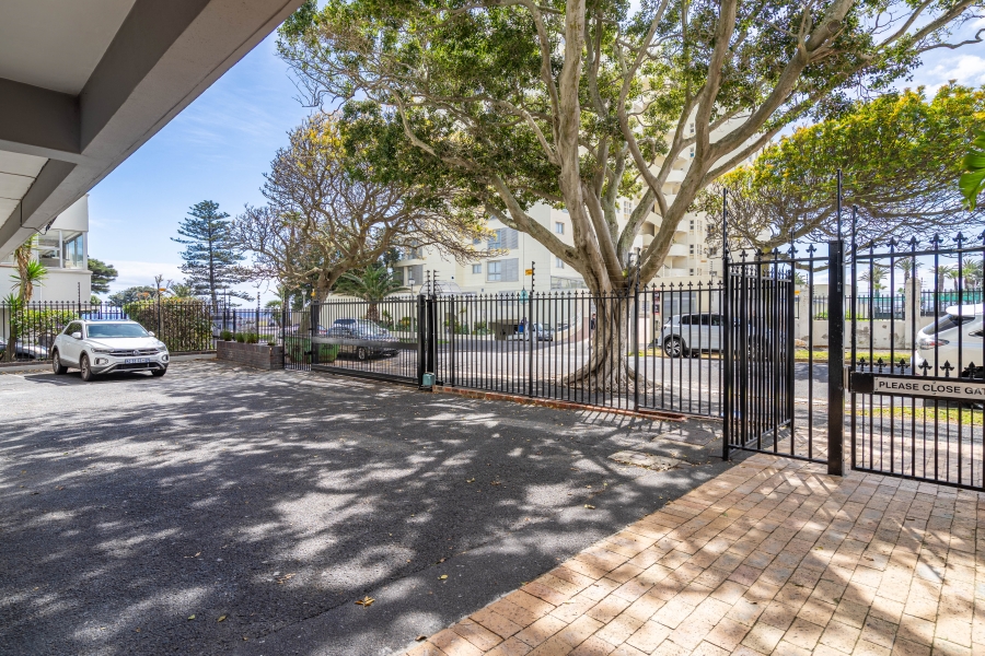 2 Bedroom Property for Sale in Sea Point Western Cape